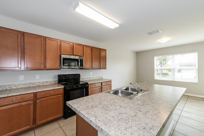 2,670/Mo, 1605 SW 15th St Cape Coral, FL 33991 Kitchen View 2