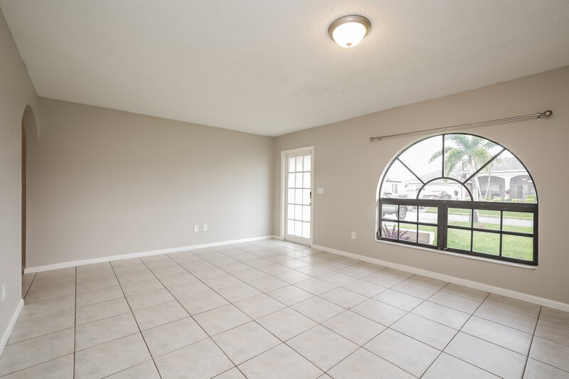 1,885/Mo, 433 SE 13th Pl Cape Coral, FL 33990 Living Room View 2