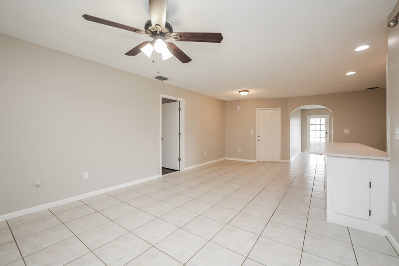 1,885/Mo, 433 SE 13th Pl Cape Coral, FL 33990 Family Room View