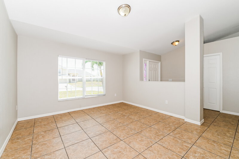 1,825/Mo, 2310 SW 4th Ct Cape Coral, FL 33991 Living Room View 3