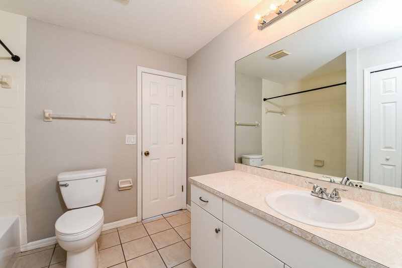 1,825/Mo, 2310 SW 4th Ct Cape Coral, FL 33991 Bathroom View