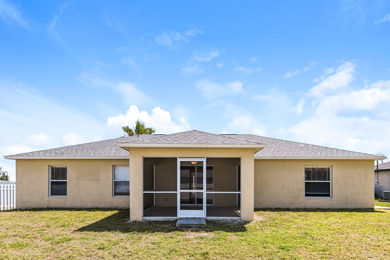 1,825/Mo, 2310 SW 4th Ct Cape Coral, FL 33991 Rear View