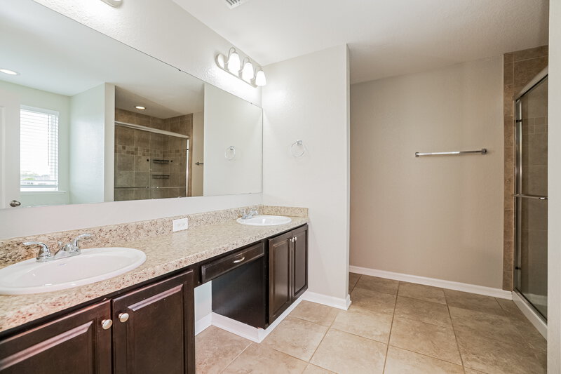 2,275/Mo, 1519 SW 20th Ave Cape Coral, FL 33991 Main Bathroom View