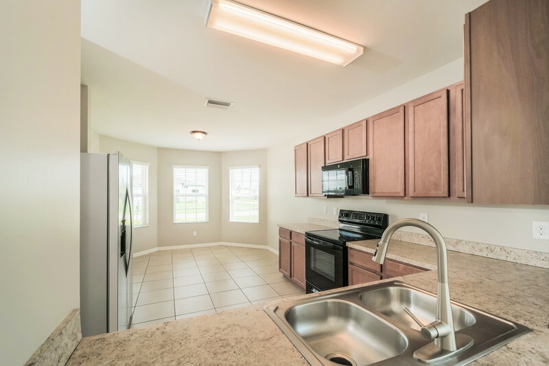 2,010/Mo, 714 SW 6th ST Cape Coral, FL 33991 Kitchen View 2