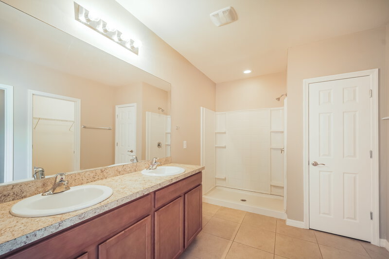 2,010/Mo, 714 SW 6th ST Cape Coral, FL 33991 Main Bathroom View