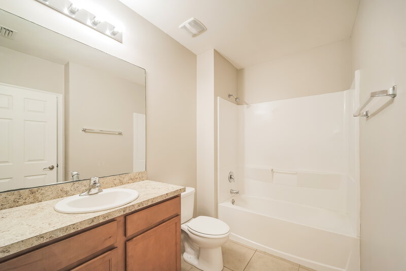 2,010/Mo, 714 SW 6th ST Cape Coral, FL 33991 Bathroom View