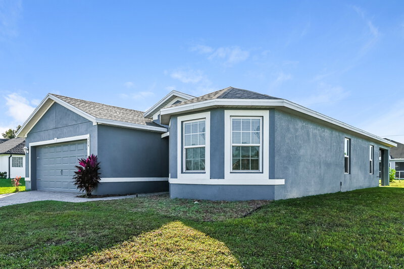 1,950/Mo, 114 SW 21st ST Cape Coral, FL 33991 Front View