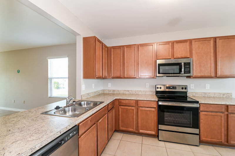 1,950/Mo, 114 SW 21st ST Cape Coral, FL 33991 Kitchen View 2