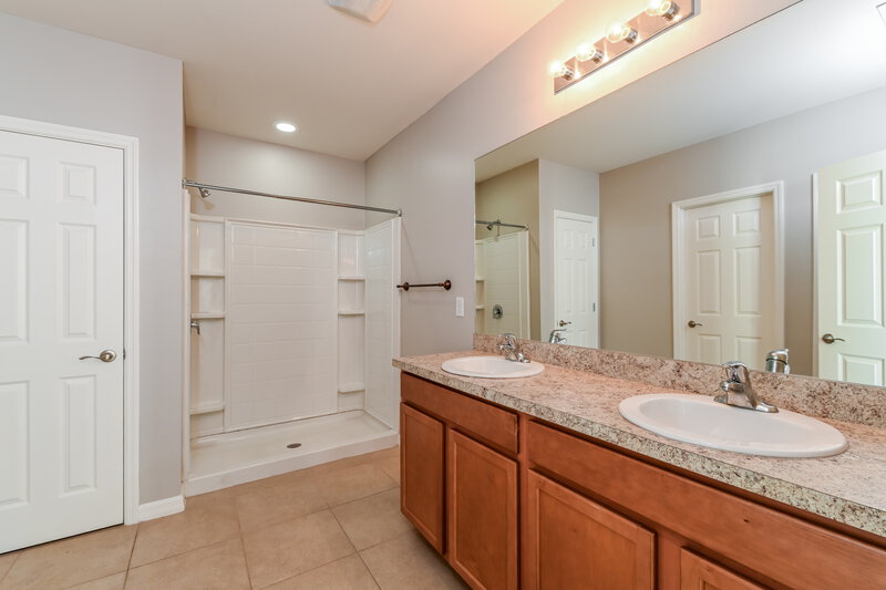 1,950/Mo, 114 SW 21st ST Cape Coral, FL 33991 Main Bathroom View