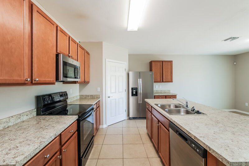 2,055/Mo, 449 SW 19 St Cape Coral, FL 33991 Kitchen View 2