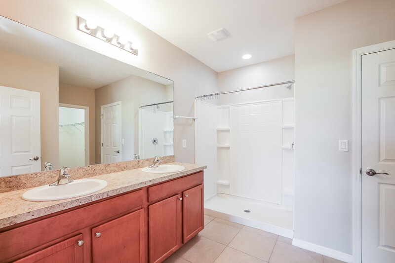 2,055/Mo, 449 SW 19 St Cape Coral, FL 33991 Main Bathroom View