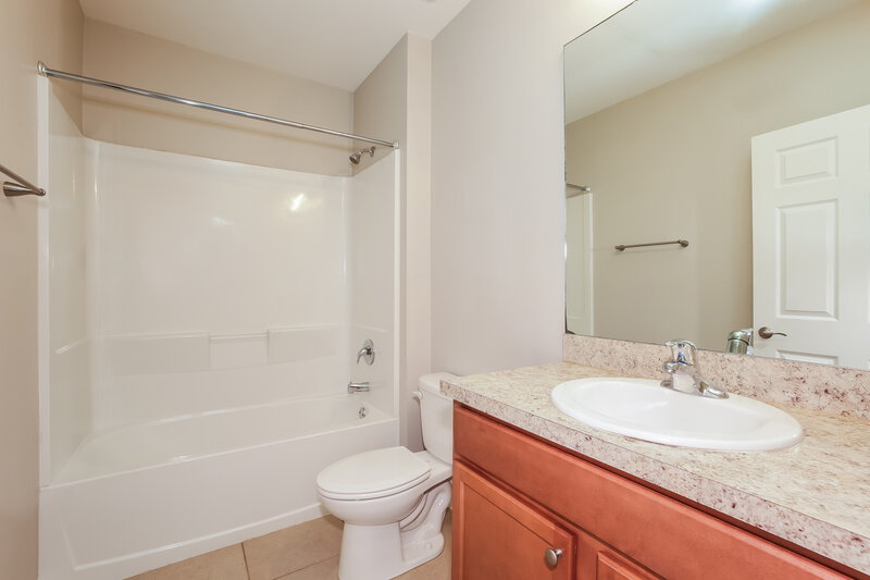 2,055/Mo, 449 SW 19 St Cape Coral, FL 33991 Bathroom View