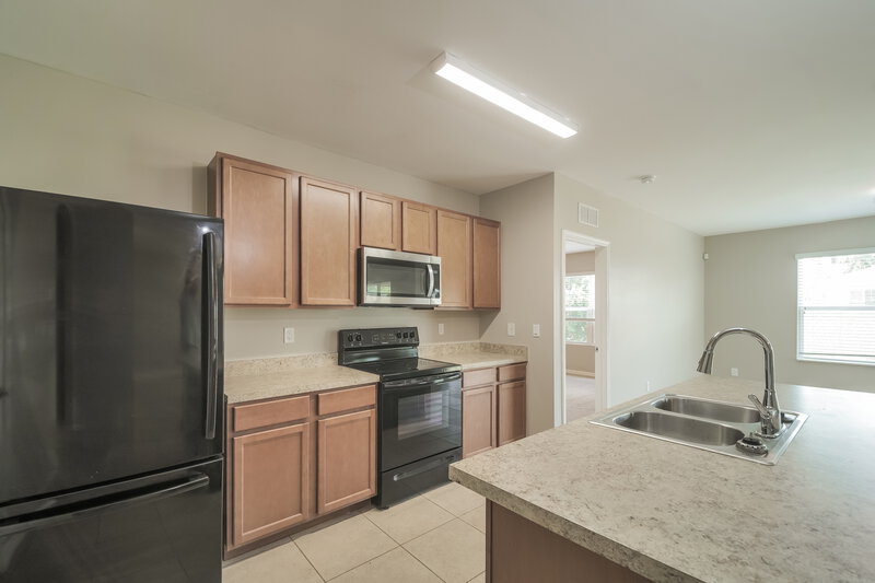 2,190/Mo, 218 SE 8th St Cape Coral, FL 33990 Kitchen View 2