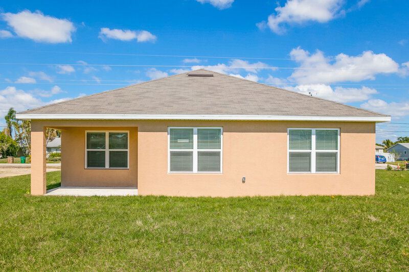 2,250/Mo, 218 SE 8th St Cape Coral, FL 33990 Rear View 2