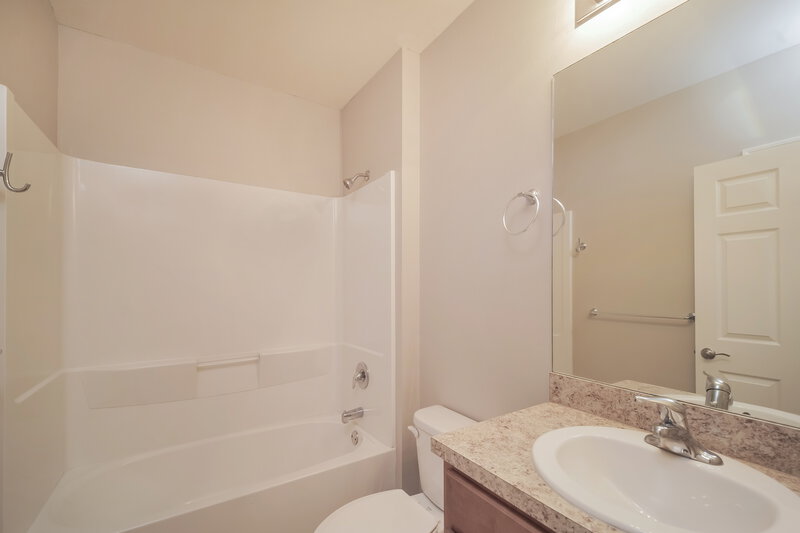 2,190/Mo, 218 SE 8th St Cape Coral, FL 33990 Bathroom View
