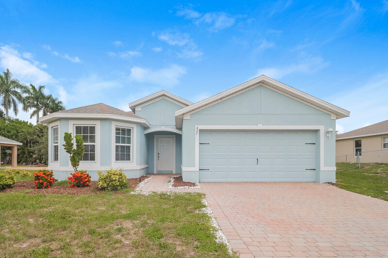 1,685/Mo, 627 SW 27th Ter Cape Coral, FL 33914 External View
