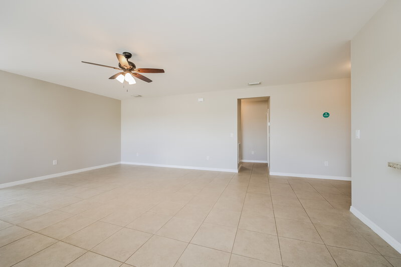 2,065/Mo, 627 SW 27th Ter Cape Coral, FL 33914 Living Room View