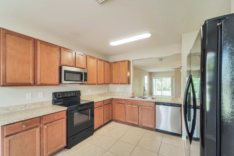 1,685/Mo, 627 SW 27th Ter Cape Coral, FL 33914 Kitchen View