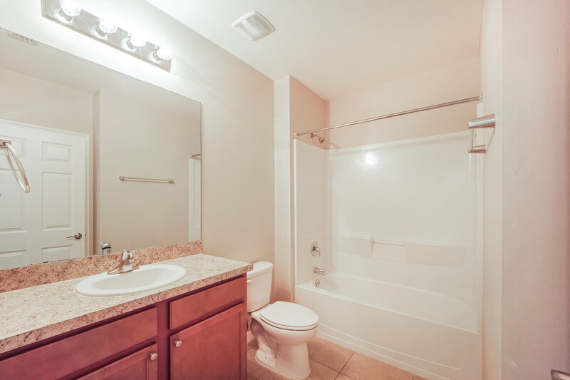 1,685/Mo, 627 SW 27th Ter Cape Coral, FL 33914 Bathroom View