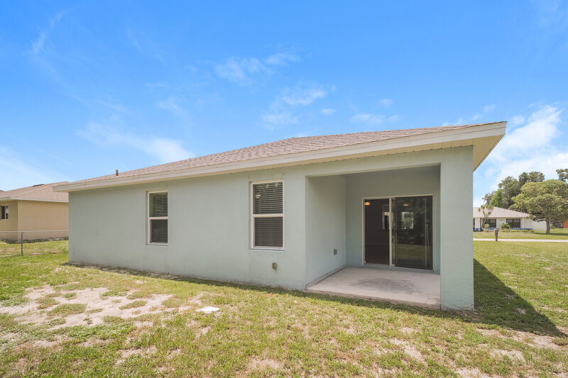 1,685/Mo, 627 SW 27th Ter Cape Coral, FL 33914 Rear View