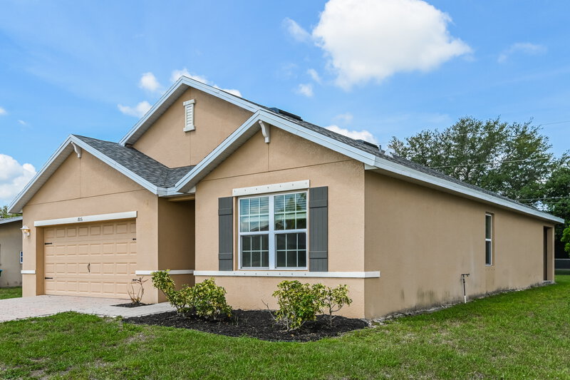 1,990/Mo, 806 SW 11th Ave Cape Coral, FL 33991 Front View