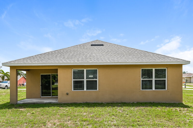 1,990/Mo, 806 SW 11th Ave Cape Coral, FL 33991 Rear View
