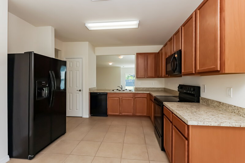 2,105/Mo, 713 SW 4th Ter Cape Coral, FL 33991 Kitchen View