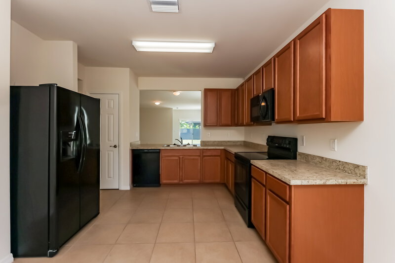 2,105/Mo, 713 SW 4th Ter Cape Coral, FL 33991 Kitchen View 3