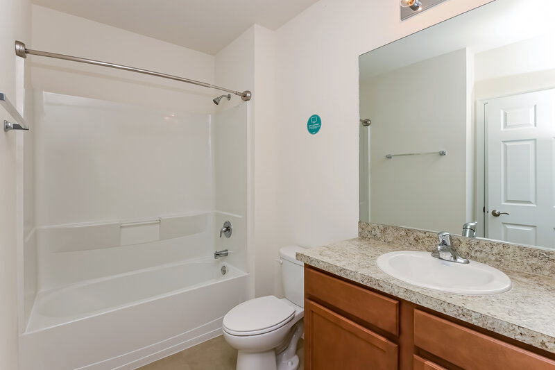 2,105/Mo, 713 SW 4th Ter Cape Coral, FL 33991 Bathroom View