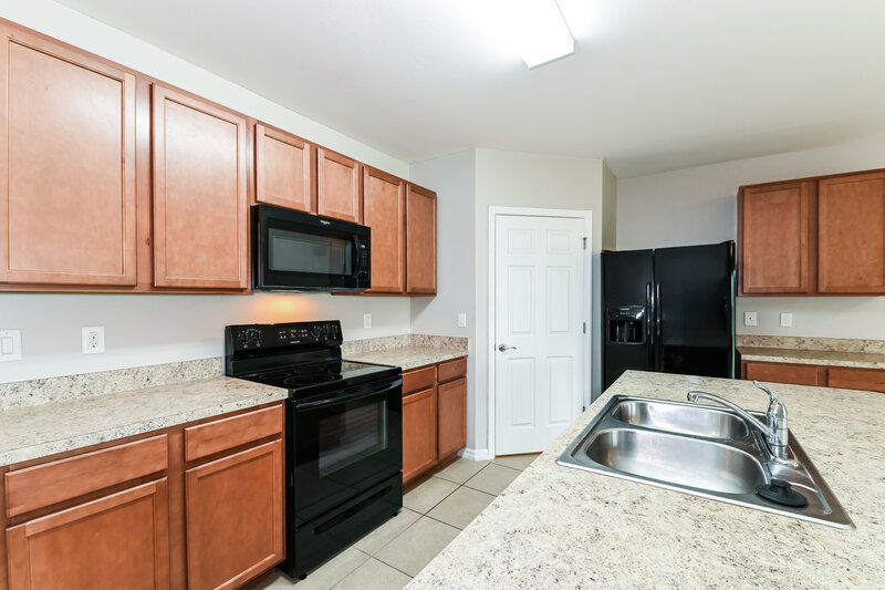 1,735/Mo, 401 SE 6th Ter Cape Coral, FL 33990 Kitchen View
