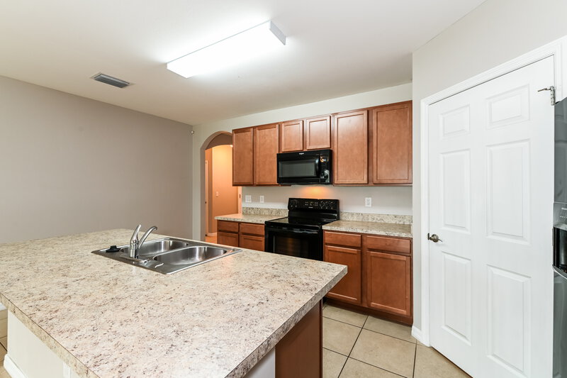 1,735/Mo, 401 SE 6th Ter Cape Coral, FL 33990 Kitchen View 2
