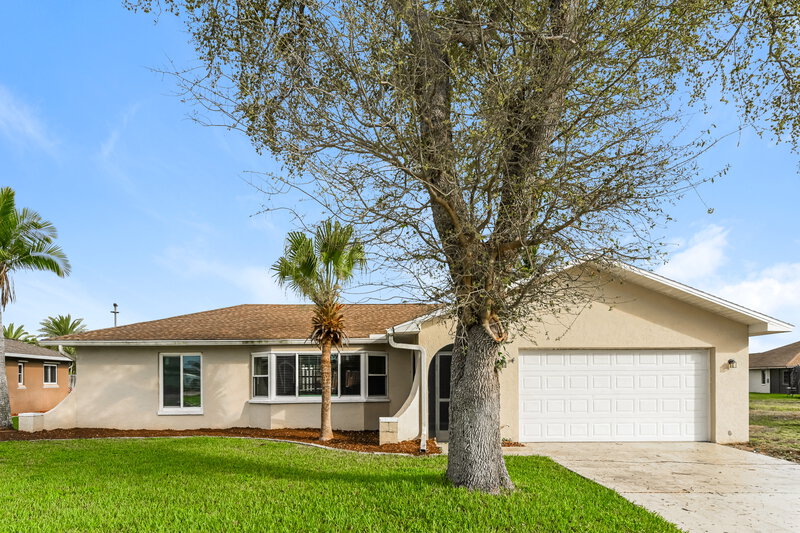 2,360/Mo, 2261 SE 28th St Cape Coral, FL 33904 External View