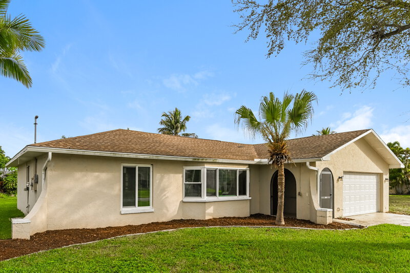 2,360/Mo, 2261 SE 28th St Cape Coral, FL 33904 Front View