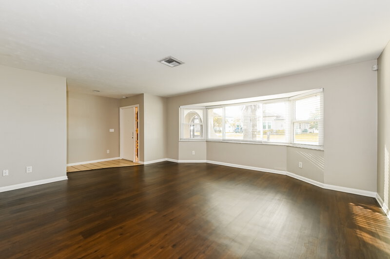 2,360/Mo, 2261 SE 28th St Cape Coral, FL 33904 Living Room View