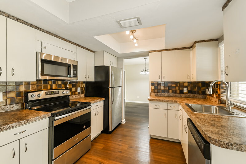 2,360/Mo, 2261 SE 28th St Cape Coral, FL 33904 Kitchen View