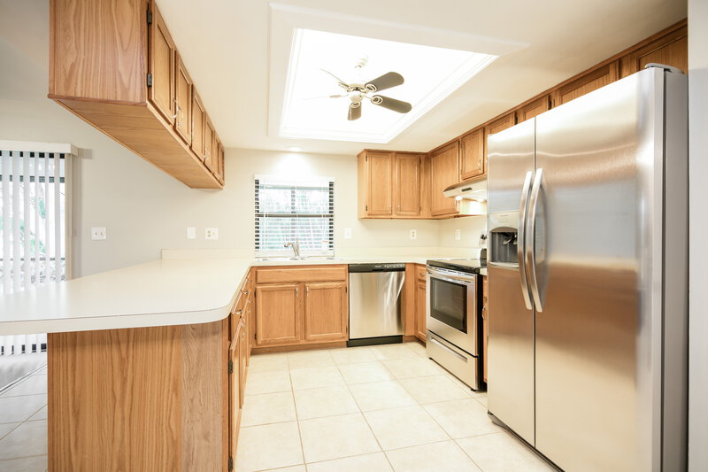 3,100/Mo, 3607 SE 8th Ave Cape Coral, FL 33904 Kitchen View