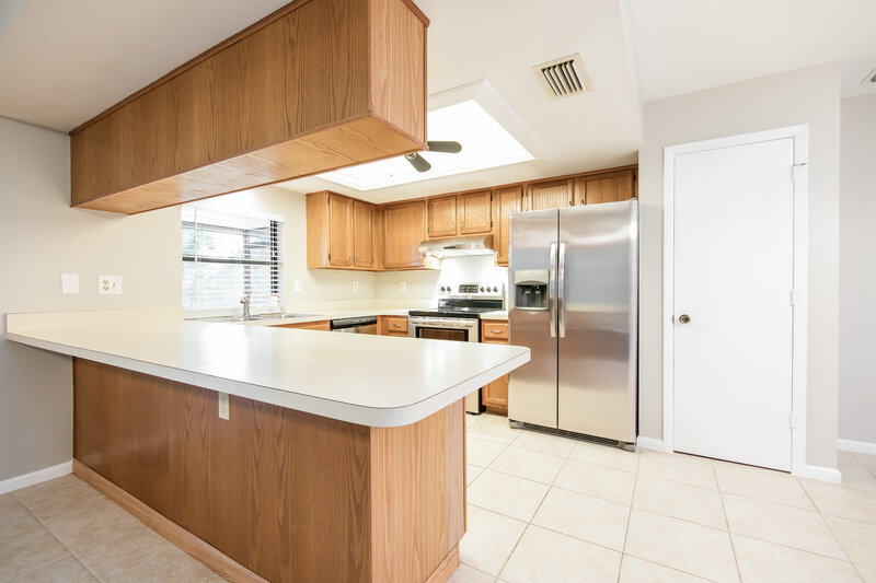3,100/Mo, 3607 SE 8th Ave Cape Coral, FL 33904 Kitchen View 2