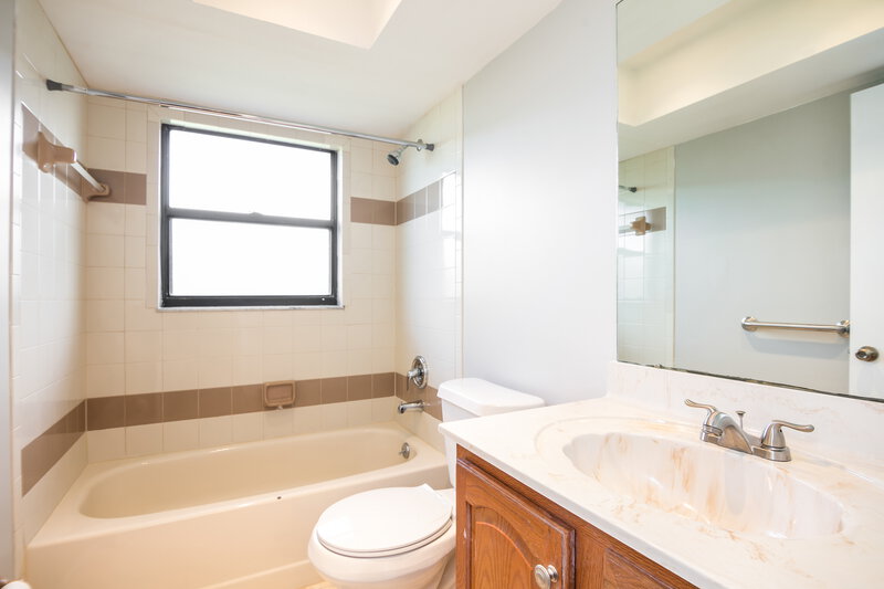 3,100/Mo, 3607 SE 8th Ave Cape Coral, FL 33904 Bathroom View