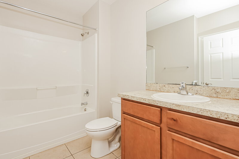 1,840/Mo, 1418 SW 1st Ave Cape Coral, FL 33991 Bathroom View
