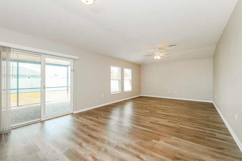 2,190/Mo, 626 SW 22nd Ter Cape Coral, FL 33991 Living Room View