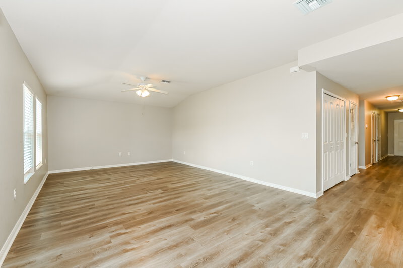 2,190/Mo, 626 SW 22nd Ter Cape Coral, FL 33991 Living Room View 2