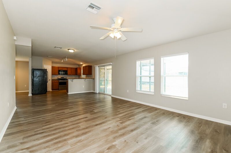 2,190/Mo, 626 SW 22nd Ter Cape Coral, FL 33991 Living Room View 3
