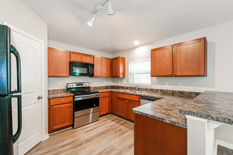 2,190/Mo, 626 SW 22nd Ter Cape Coral, FL 33991 Kitchen View