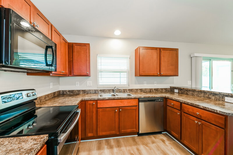 2,190/Mo, 626 SW 22nd Ter Cape Coral, FL 33991 Kitchen View 2