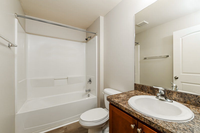 2,190/Mo, 626 SW 22nd Ter Cape Coral, FL 33991 Bathroom View