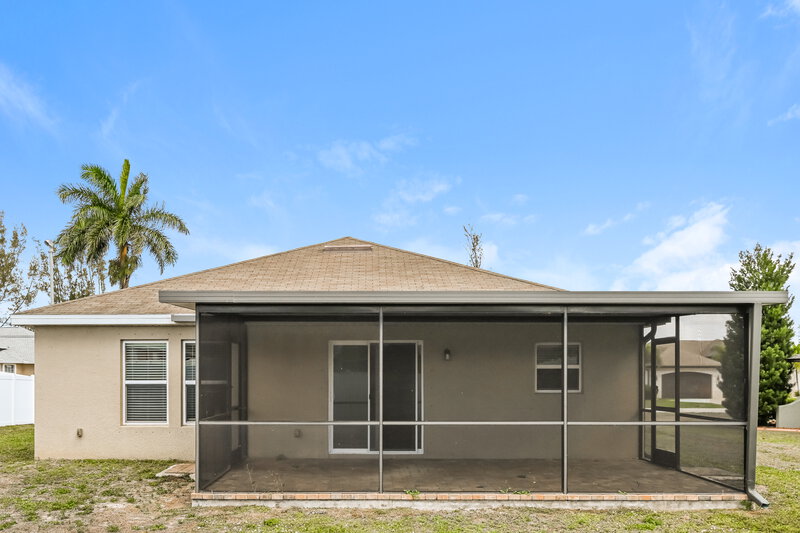 2,190/Mo, 626 SW 22nd Ter Cape Coral, FL 33991 Rear View
