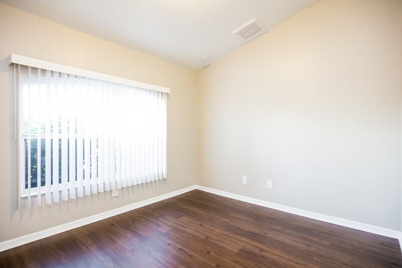 2,410/Mo, 808 SW 14th Ave Cape Coral, FL 33991 Living Roomlarge View 2