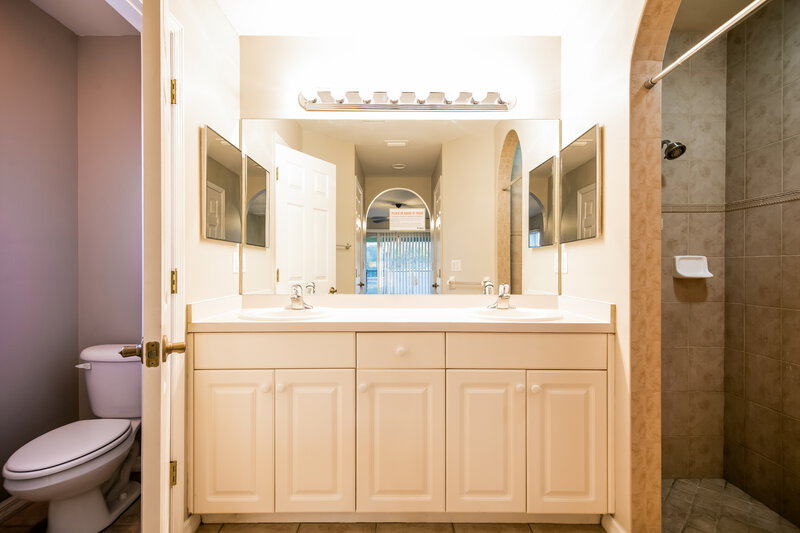 2,410/Mo, 808 SW 14th Ave Cape Coral, FL 33991 Master Bathroomlarge View