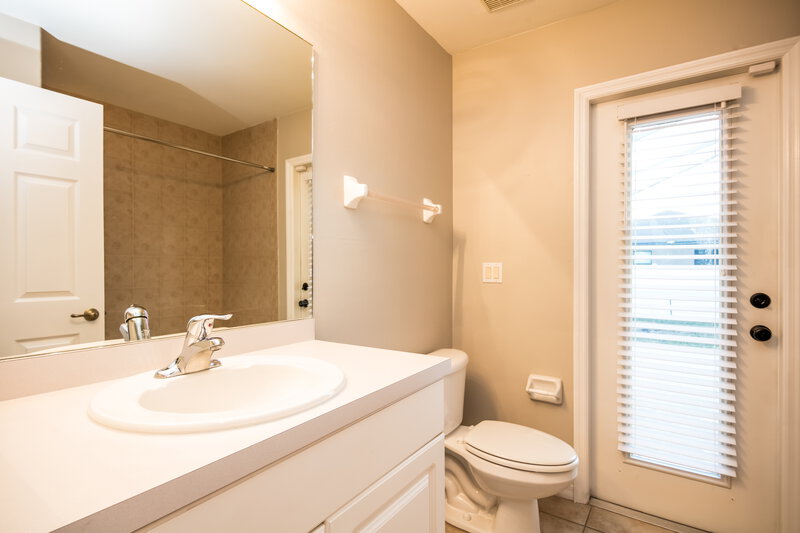 2,410/Mo, 808 SW 14th Ave Cape Coral, FL 33991 Bathroomlarge View