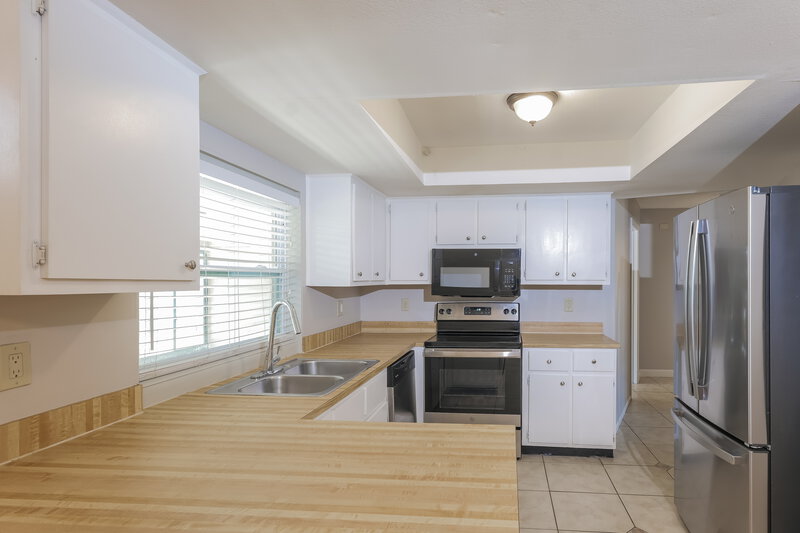 1,785/Mo, 1314 SE 16th St Cape Coral, FL 33990 Kitchen View